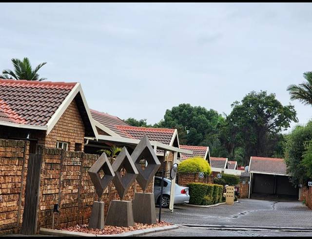 3 BEDROOM TOWNHOUSE FOR SALE IN FLORAUNA